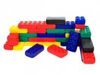 Verhuur van reuze lego. Stapel zo hoog je kunt met deze blokken van  wel 30 cm breed !!